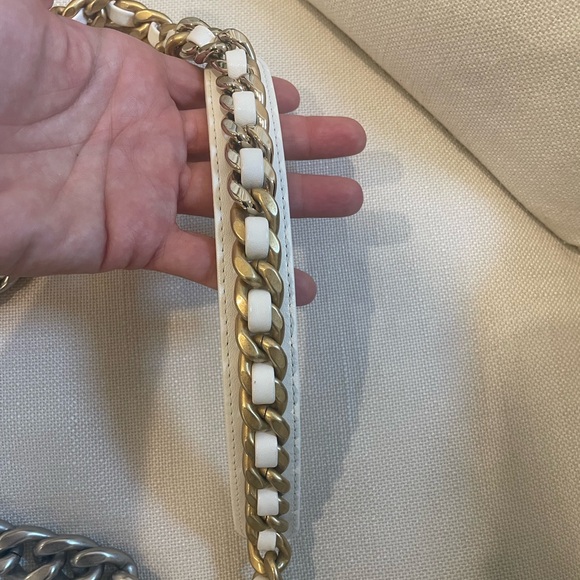 CHANEL 19 HANDBAG
Lambskin, Gold-Tone, Silver-Tone & Ruthenium-Finish Metal - Picture 15 of 15